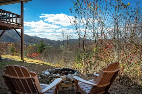 Majestic Mtn & Valley Views, Hot Tub+Fire Pit, Fireplace, Grill, 30 Mins to Avl!