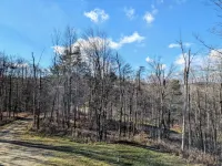 Serene & private getaway 5 min. from EVL. 4 beds, 2.5 baths, sleeps 14, hot tub. 曼斯費爾德酒店