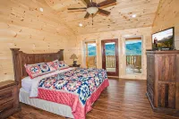 5 Miles to Gatlinburg! Indoor Heated Pool/ Theater Room/ Hot tub/ Amazing Views!