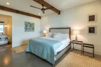 Gorgeous Estate on the Lake with 300+ft of Waterfront! Hôtels à proximité de : Lake Keowee Marina