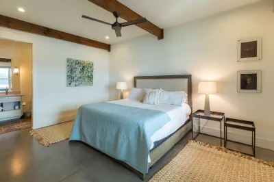 Gorgeous Estate on the Lake with 300+ft of Waterfront! Hotels near The Dike