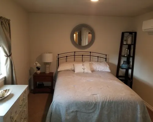 Cabin for two on 160 Acres,less than 20 min from Choctaw Casino Durant OK Hotels in Bryan County