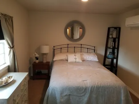 Cabin for two on 160 Acres,less than 20 min from Choctaw Casino Durant OK