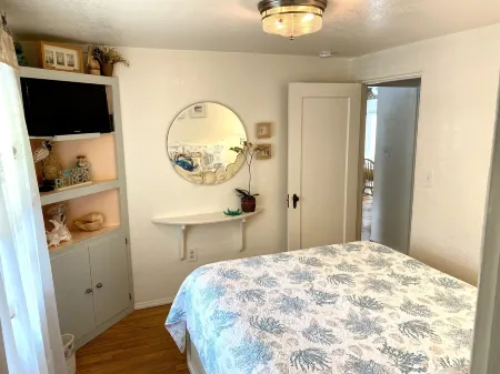 4th house from Twin Lakes Beach and a 2 minute walk to the Crow’ Nest and Harbor