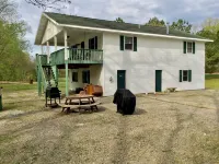 White River trout fishing/reunion getaway in Flippin AR w/boat ramp & game room
