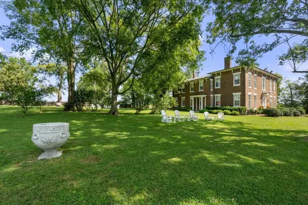 Historic Simmstown Manor Located on Bourbon Trail