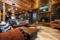 Big Sky Mountain Lodge-Spectacular Views-Hot Tub\GameRoom\Play-Set\Hike To River