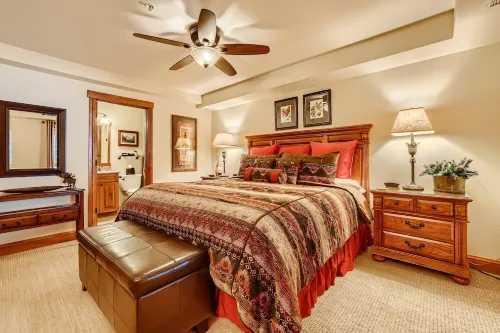 One Minute Walk to Gondola & Born Free Lift - Diamond Rated, Heart of Lionshead