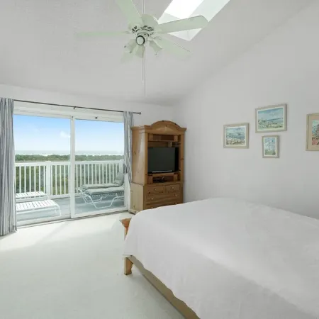EXCLUSIVE OCEANFRONT LUXURY PRIVATE RESIDENCE