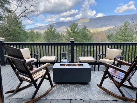 Cozy Mountain Adventure for All-Family, Friends and Furry Pups!