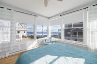 Panoramic Ocean View, 5 BR, Central Air, 10 minute walk to Scarborough Beach Hotel a Narragansett