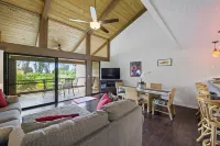 KING SIZE BED, SOLAR HEATED POOLS/SPAS, OCEAN VIEWS