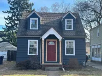 Charming 2-bedroom house in awesome Toledo with WiFi, AC