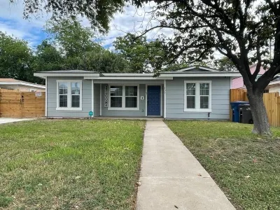 Cheerful and Cozy Newly Renovated home 3 bed 2 bath home Hotels near Kilroy Lake