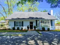 The Springdale Room at The Town House Inn - Guesthouse