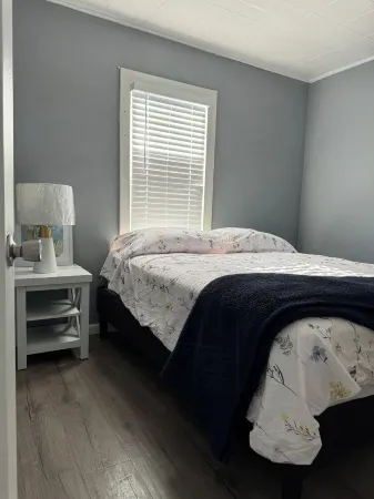 Charming 2-bedroom house with WiFi, AC in  Yakima