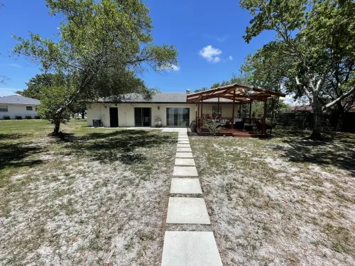 Tranquility on a Lake House- 3 miles from Weeki Wachee River Hotels in Spring Hill