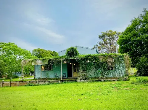 Country charm, exclusive farm retreat - 3 houses (21 pax) 7 minutes to Byron Bay