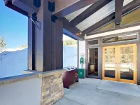 Huge Penthouse w/Great Views Large Deck With Heated Parking