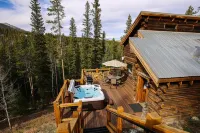 Cabin in the Woods! Pet Friendly, Private Hot Tub, Close to Breckenridge
