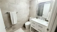 POSHPADZ -Seaside Bliss - Walk To Jupiter Beach Luxury Condo