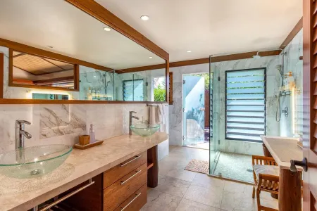 Ultra private oceanfront gated compound with pool & spa just minutes from town.