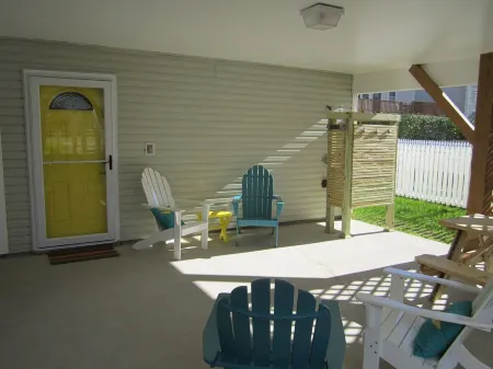 Newly Remodeled • Linens Included • Beach Gear Provided! Отели в г. Серфсайд Бич