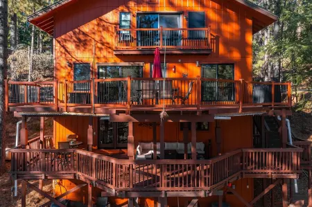 Exquisite Vacation Home with Hot Tub, EV Charger