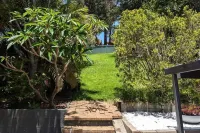 NEW listing - Charming 2-bedroom house with WiFi and AC in Kotara 웨스트필드 코타라 주변 호텔