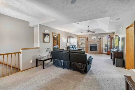 Charming 2-bedroom house in lovely Omaha with AC, WiFi. Отели в г. Ричленд VII