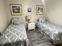 Remodeled 3bdrm @ Quiet Waters Hotels near Town Square Nature Park