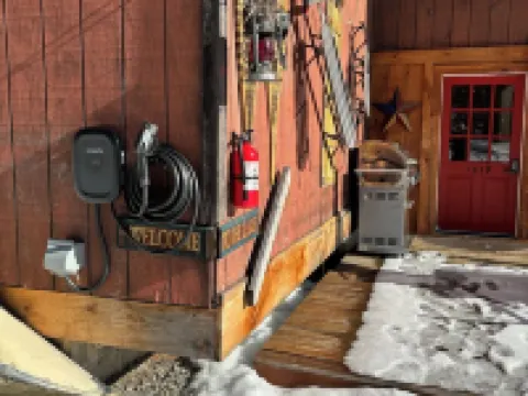 True Adirondack Retreat! Nestled in the Mountains! โรงแรมในFulton County