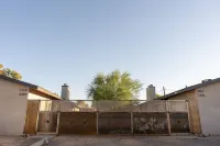 Modern Central Gem near UofA, UMC, TMC, downtown: 2 King Beds & Chef's Kitchen