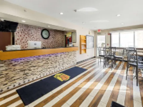 Super 8 by Wyndham Pittsburgh/Monroeville モンロービルのホテル