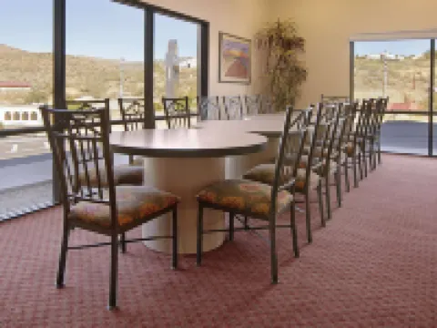 デイズ イン バイ ウィンダム グローブ グローブのホテル