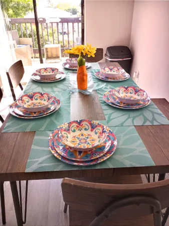 SEASCAPE COZY BEACH HOME 1/2MI. TO OCEAN! SLEEPS 6-Fenced Backyard