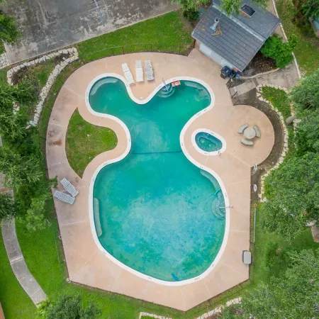 Texas-Sized Comfort w/ Pool Near DHR- Sleeps 14