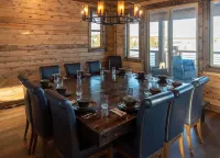 All-Season Luxury Mtn Retreat @ Lake w/ Hot Tub, Sauna, Adventure, Yellowstone