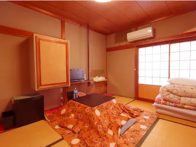 Shiraki Ryokan فنادق في أساجيري