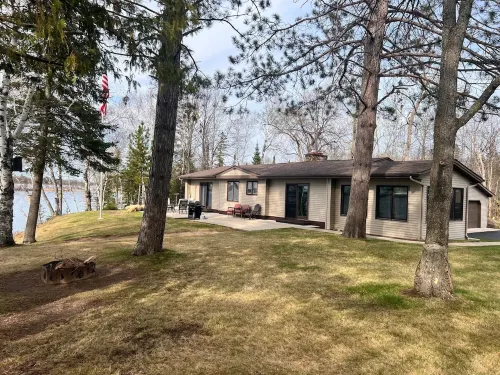 Kabekona Bay on Leech Lake. 3 miles to downtown Walker, MN. West-facing sunset! 슁고비 타운십 호텔