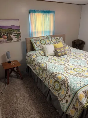 Cozy Home Close to Weston, Nascar, Royals, 30 Min to Kansas City, 10 Min to KCI