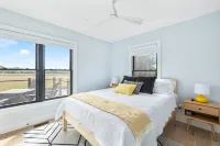 Modern Beach House Serenity