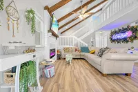 Charming 3-bedroom house with WiFi and AC in lovely Palm Bay