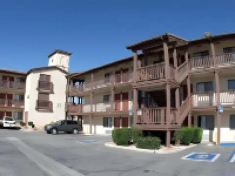 パームス イン & スイーツ パームデールのホテル