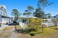 The Blue Pearl 3BR, 2BA in Seagrove, GOLF CART Included, 4 bikes—NO PETS