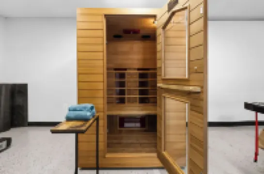 Pool, Sauna, Work out area, ping pong, King Bed.  So Many Amenities!!!