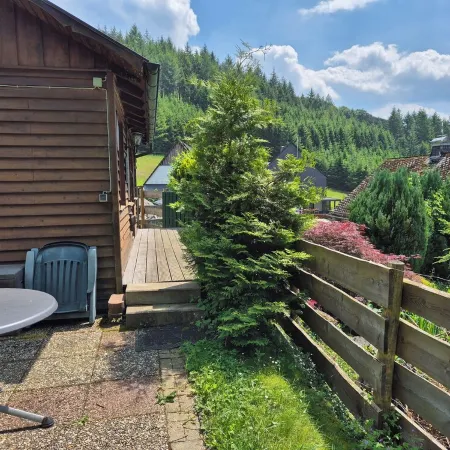 Small vacation home with charm, right by the forest