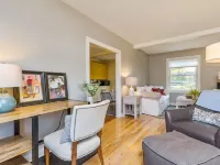 Charming Carriage House on Historic Scenic Farm Hotels in Durham