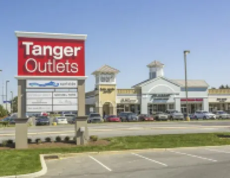 Upgraded condo close to Beach