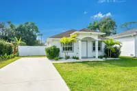 Stunning Poolside Oasis in Bonita Springs Hotels near 7-Eleven